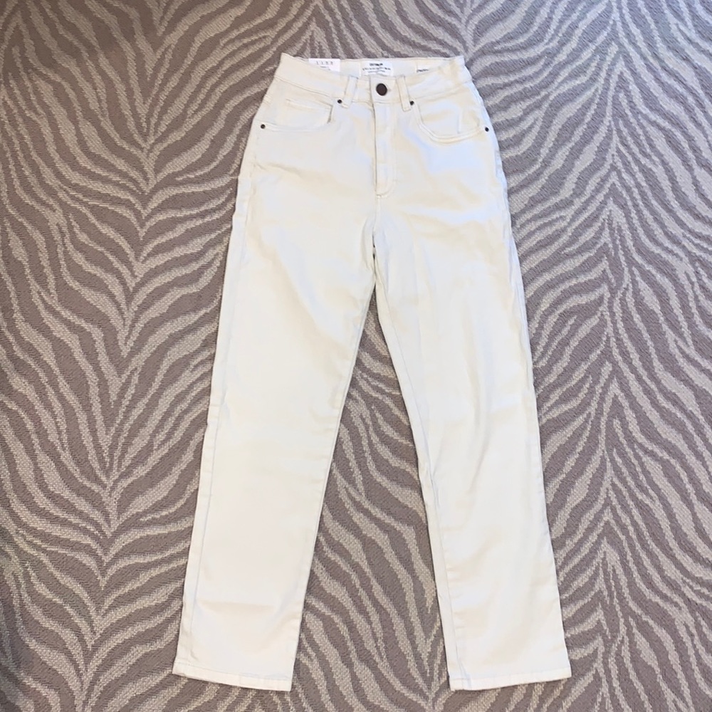 NEW!! Straight stretch white jeans from Cotton On.  Size USA 4.